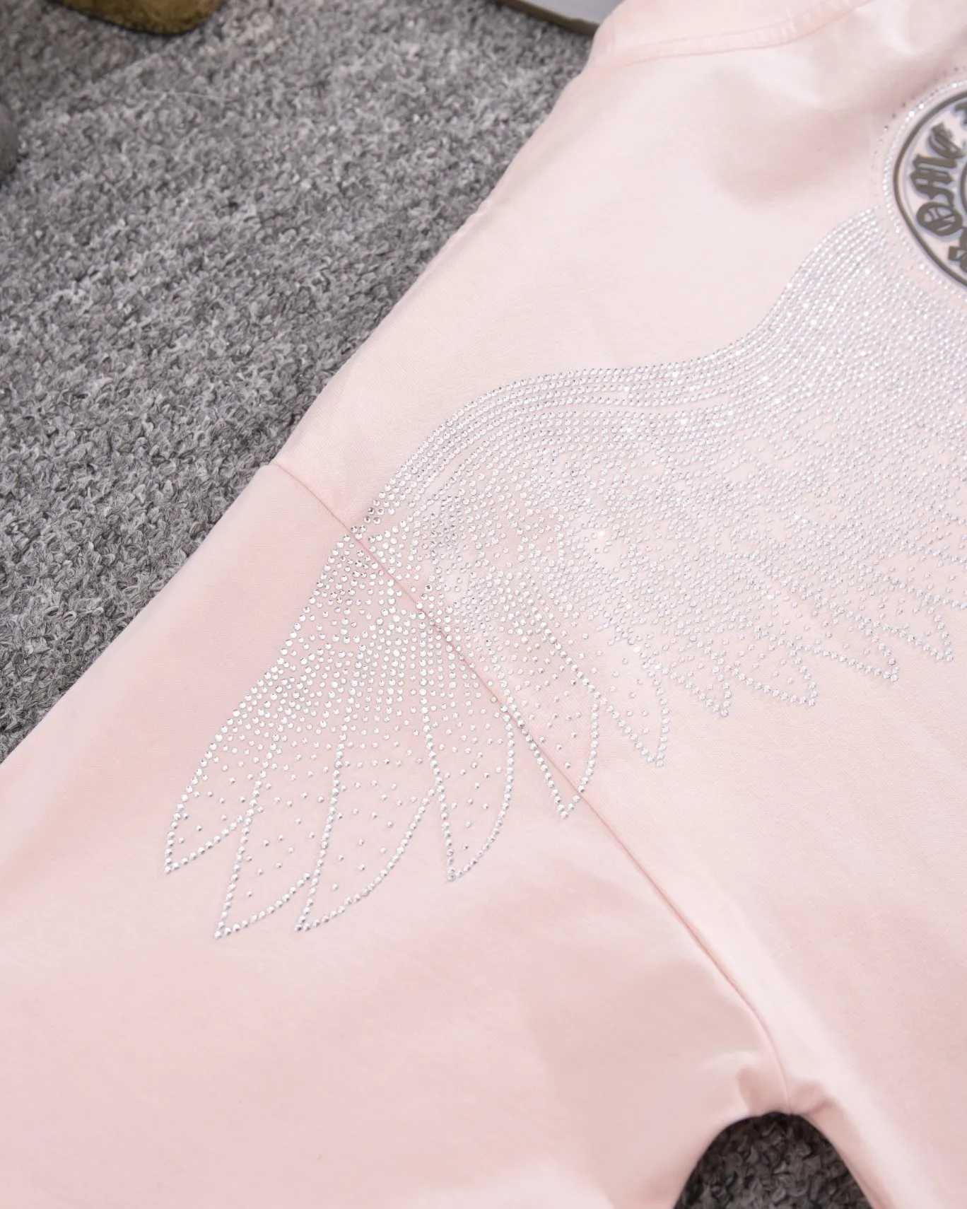 P190 💰 CHROME HEARTS hot-drilled short-sleeved T-shirt. High-end hot-drilled flower craftsmanship with front and rear logos. The fabric is comfortable and soft, with high-end washing. The ribs are custom-dyed in the same vat. Three standards are complete, the official website is synchronized, and the original mold is opened. The same style for men and women. It is also a practical item that is necessary for daily use. Color: Black White Pink Size: S M L XL